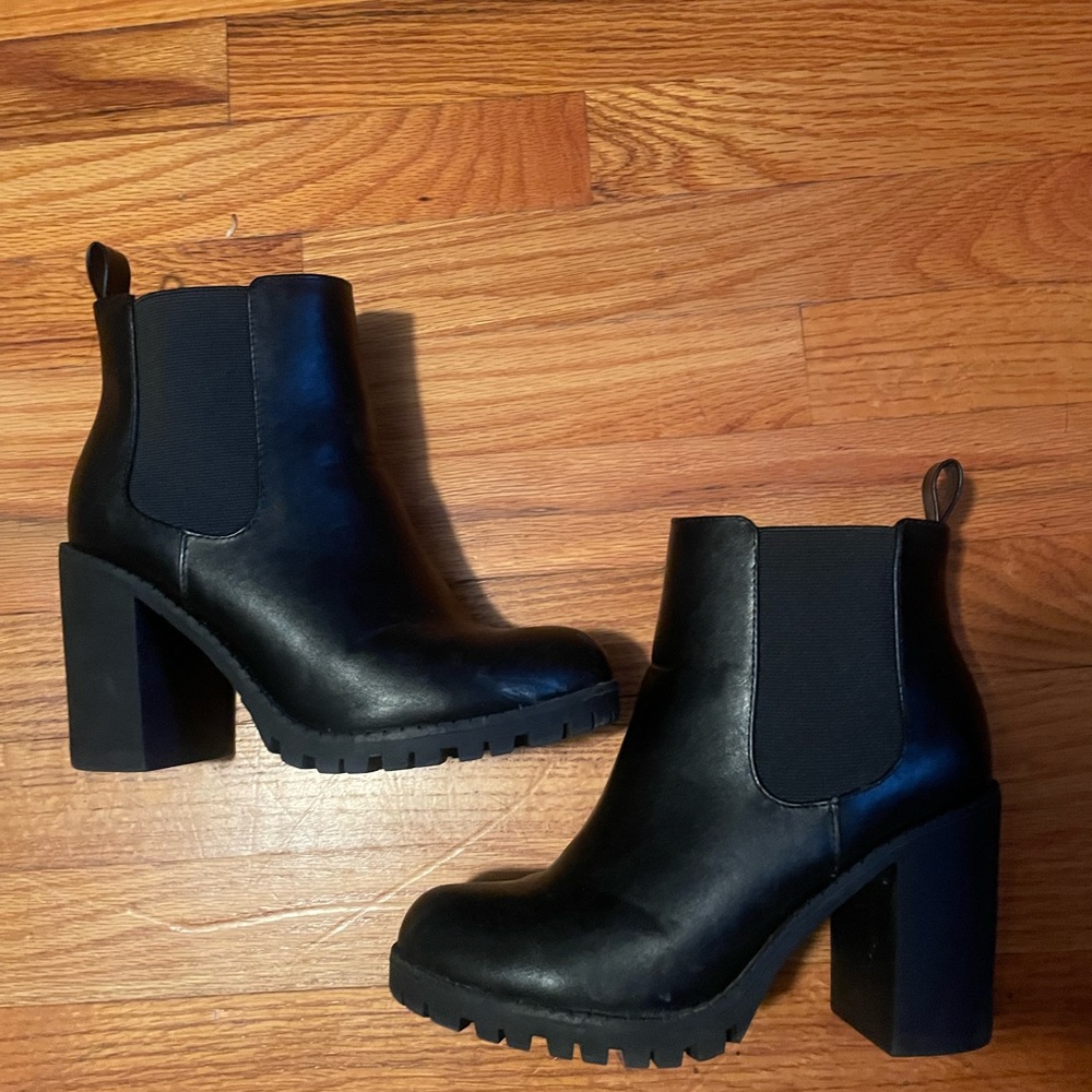 Black heeled boots